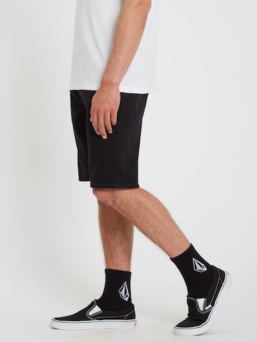 Volcom Regular Shorts 'Solver' in Schwarz