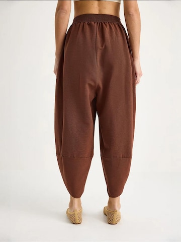 Loosefit Pantaloni modello harem di Bianco Lucci in marrone