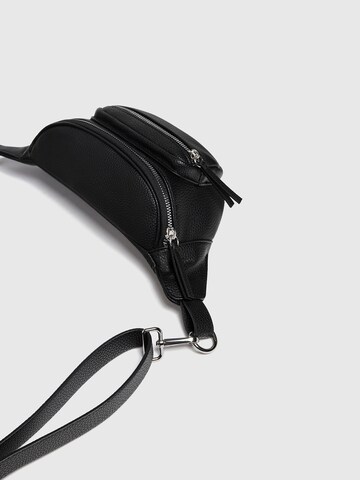 Pull&Bear Gürteltasche in Schwarz