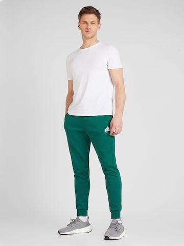 ADIDAS SPORTSWEAR - Tapered Calças de desporto 'Essentials' em verde