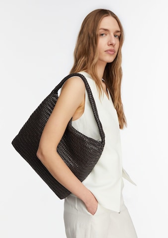 COMMA Shoulder Bag in Brown: front