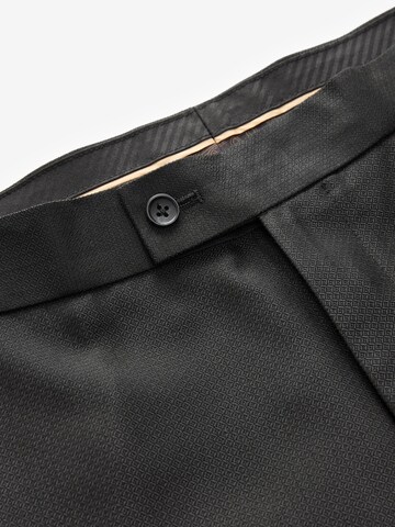 Next Slimfit Hlače na rob | črna barva