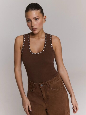 Refined Department Top in Bruin: voorkant