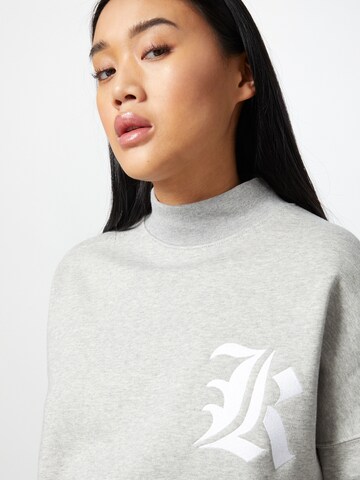 Sweat-shirt 'OV Crewneck K' ABOUT YOU x Mero en gris