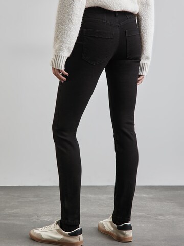 STREET ONE Slimfit Jeans in Schwarz