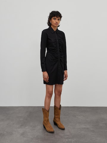 EDITED Košilové šaty 'Amina' – černá