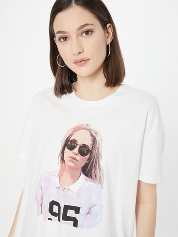 ONLY - Camiseta 'TAMMY' en blanco