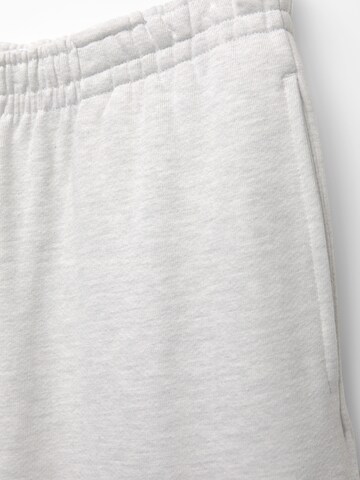 Pull&Bear Szeroka nogawka Spodnie w kolorze szary