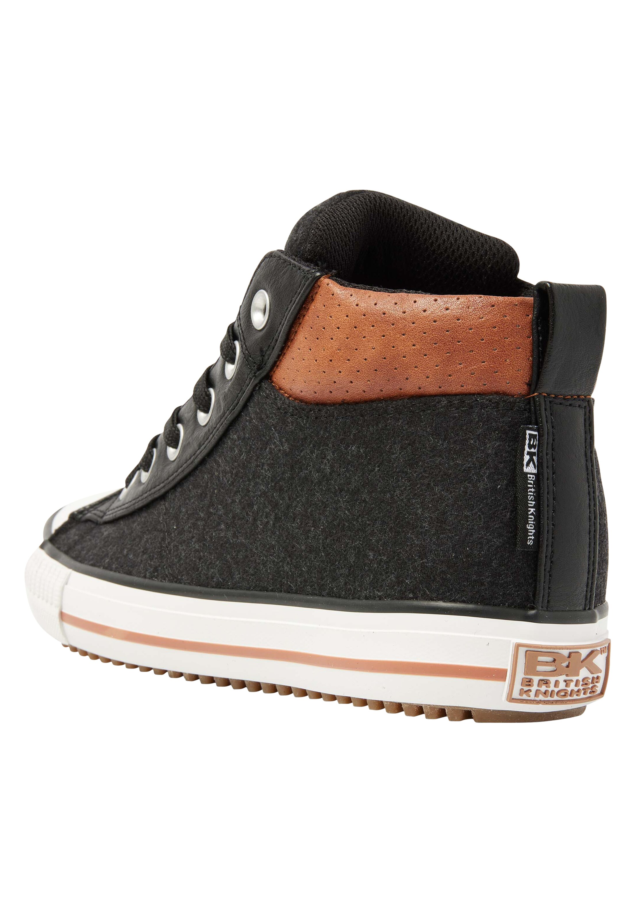 BRITISH KNIGHTS Korkeavartiset tennarit 'KAYA PRO' värissä musta