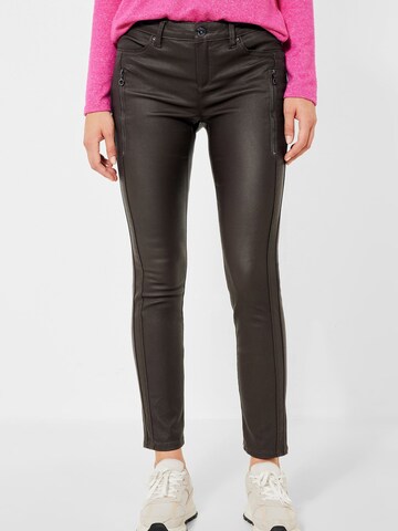 Coupe slim Pantalon STREET ONE en marron : devant