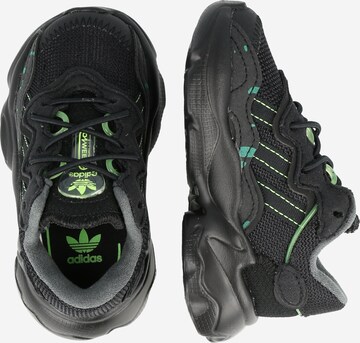 ADIDAS ORIGINALS - Sapatilhas 'Ozweego' em preto