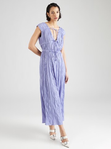 Robe 'Penelope' ABOUT YOU x Iconic by Tatiana Kucharova en violet