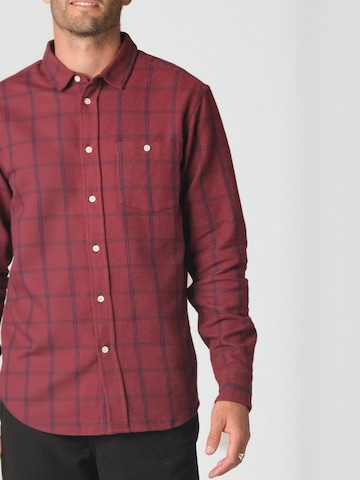 Klitmøller Collective Regular fit Button Up Shirt ' CARTER ' in Red: front