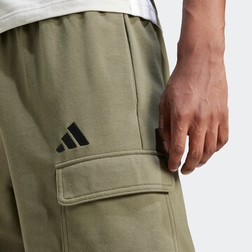 ADIDAS SPORTSWEAR Loosefit Sportshorts in Grün