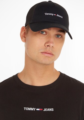 Tommy Jeans Cap in Black: front