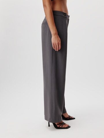 Wide Leg Pantalon à pince 'Frauke' LeGer by Lena Gercke en gris