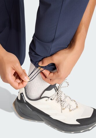 ADIDAS TERREX Úzky strih Outdoorové nohavice 'Essentials' - Modrá