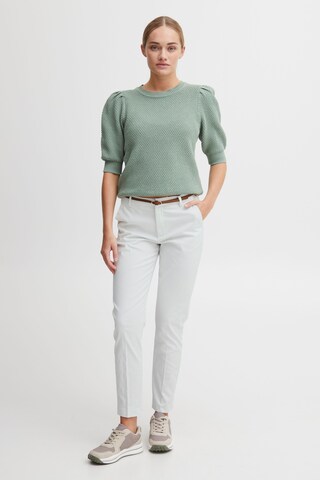 Oxmo Tapered Bügelfaltenhose  'Oxdaisy' in Weiß