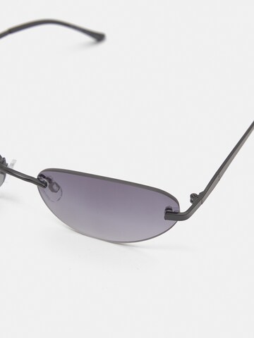 Lunettes de soleil Pull&Bear en noir