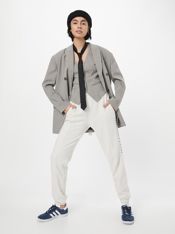 Abercrombie & Fitch Zúžený Kalhoty – bílá