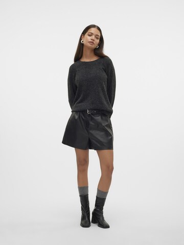 VERO MODA Regular Trousers in Black