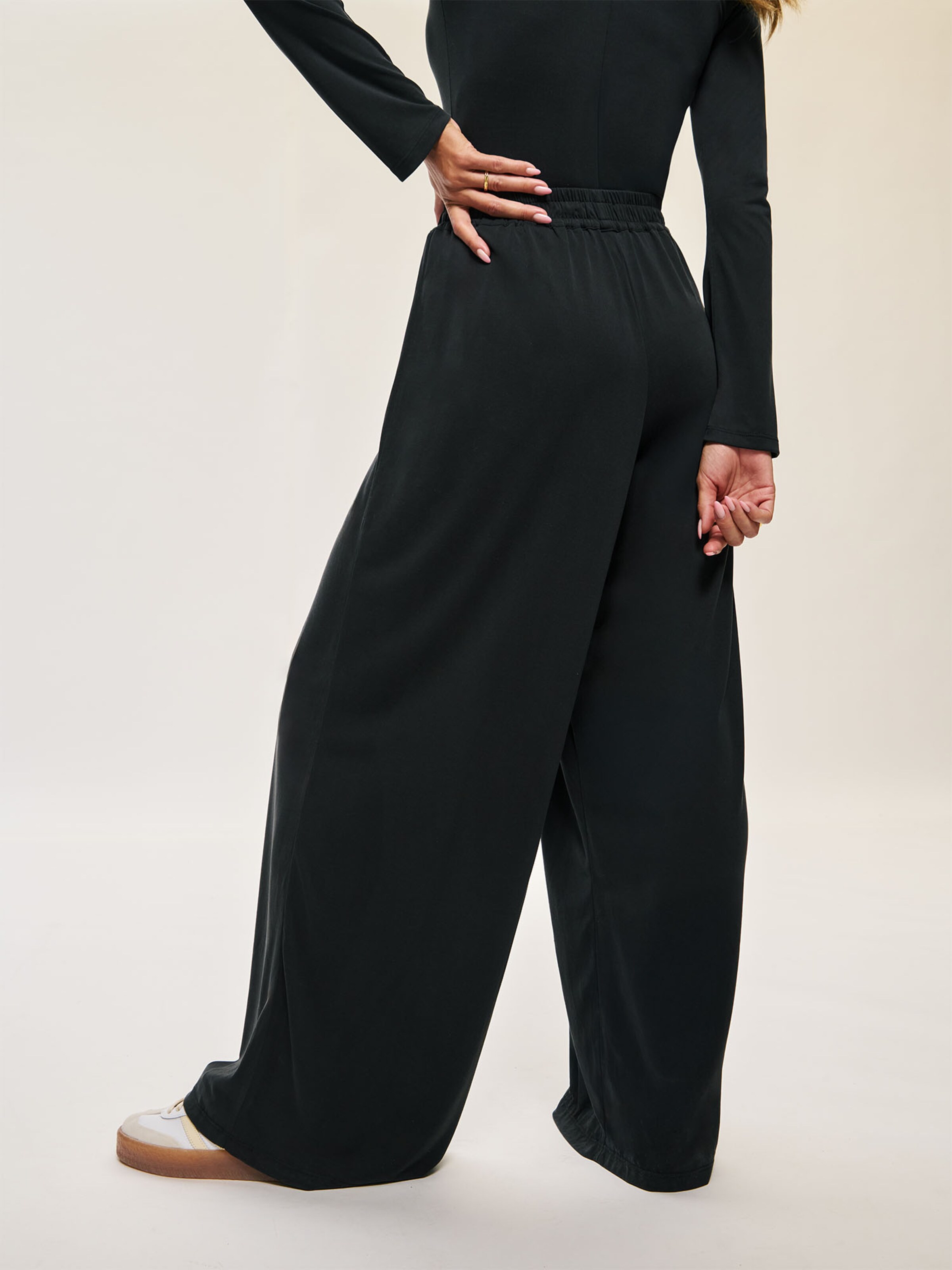 神シルエット◎ UNKNOWN Wide 2 Tuck Wide Slacks Pintuck Maxi Trousers – Estudio Niksen