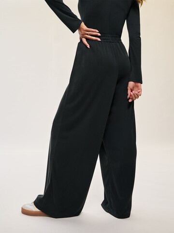 Wide leg Pantaloni di Kamila Šikl in nero