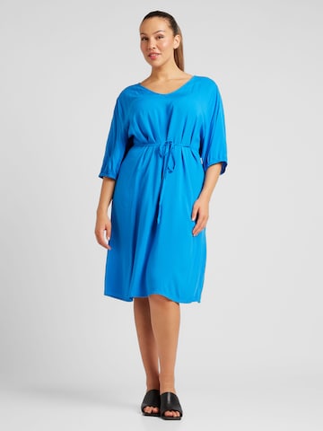 Robe 'ERINNA' ONLY Carmakoma en bleu : devant