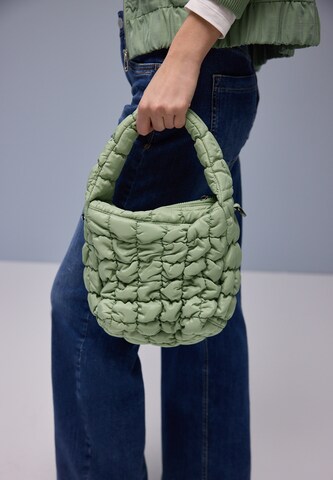 STREET ONE Umhängetasche in Grün: Vorderseite