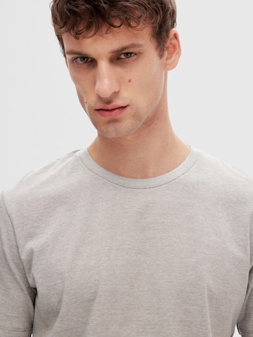 T-Shirt 'Aspen' SELECTED HOMME en gris