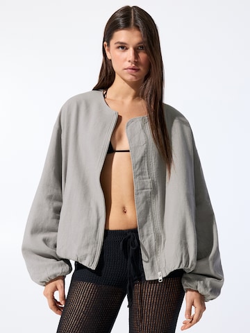 Pull&Bear Overgangsjakke i grå: forside
