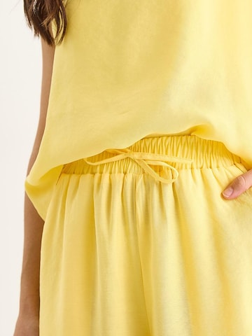 Completo pantalone di Bianco Lucci in giallo