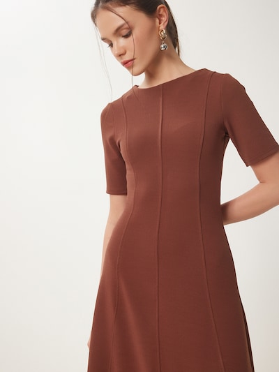 Happiness İstanbul Robe en marron, Vue avec produit