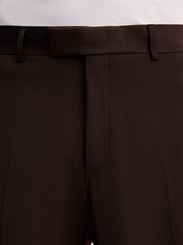 STRELLSON Slim fit Trousers with creases in Red