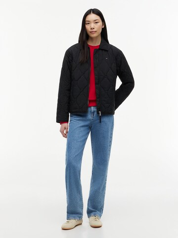 Tommy Jeans Преходно яке в черно