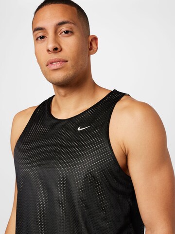 T-Shirt fonctionnel NIKE en noir