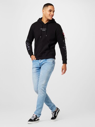 ALPHA INDUSTRIES Sweatshirt 'Dragon' in Zwart