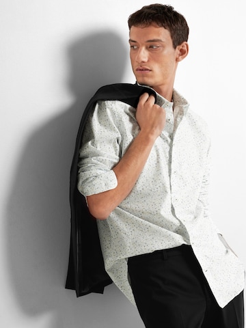 balta SELECTED HOMME Priglundantis modelis Marškiniai 'Soho'