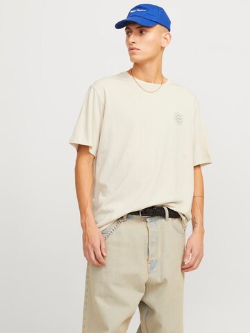 JACK & JONES T-shirt 'JJJACKIE' i beige: framsida