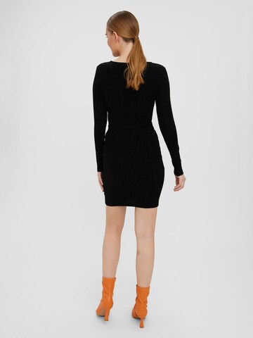 VERO MODA Šaty 'Kanz' - Čierna