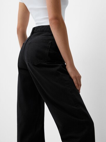 Bershka Loosefit Džíny – černá