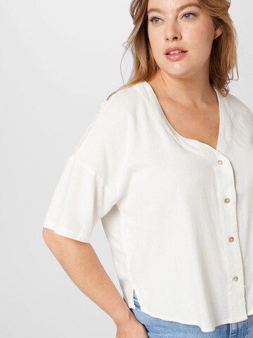 Vero Moda Curve Bluse 'JESMILO' i hvit