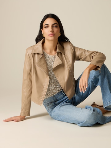 Giacca di mezza stagione di oltre in beige