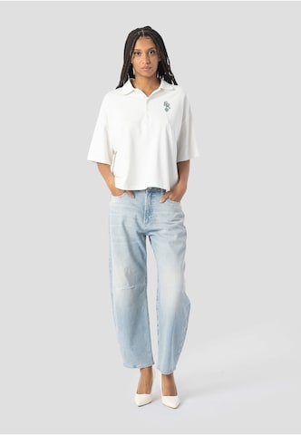 Regular Jean 'Yoana' Elias Rumelis en bleu