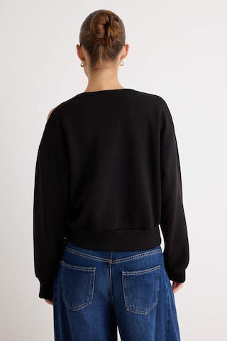 TrendyolSweater majica - crna boja