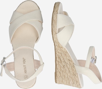 ABOUT YOU - Sandalias con hebilla 'Sophia' en blanco