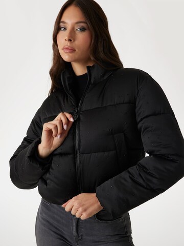 GUESS Jacke in Schwarz
