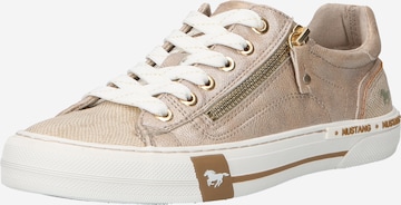 MUSTANG Låg sneaker i beige: framsida