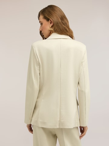 Blazer di MOTIVI in bianco