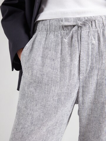 GAP Loose fit Chino trousers in White
